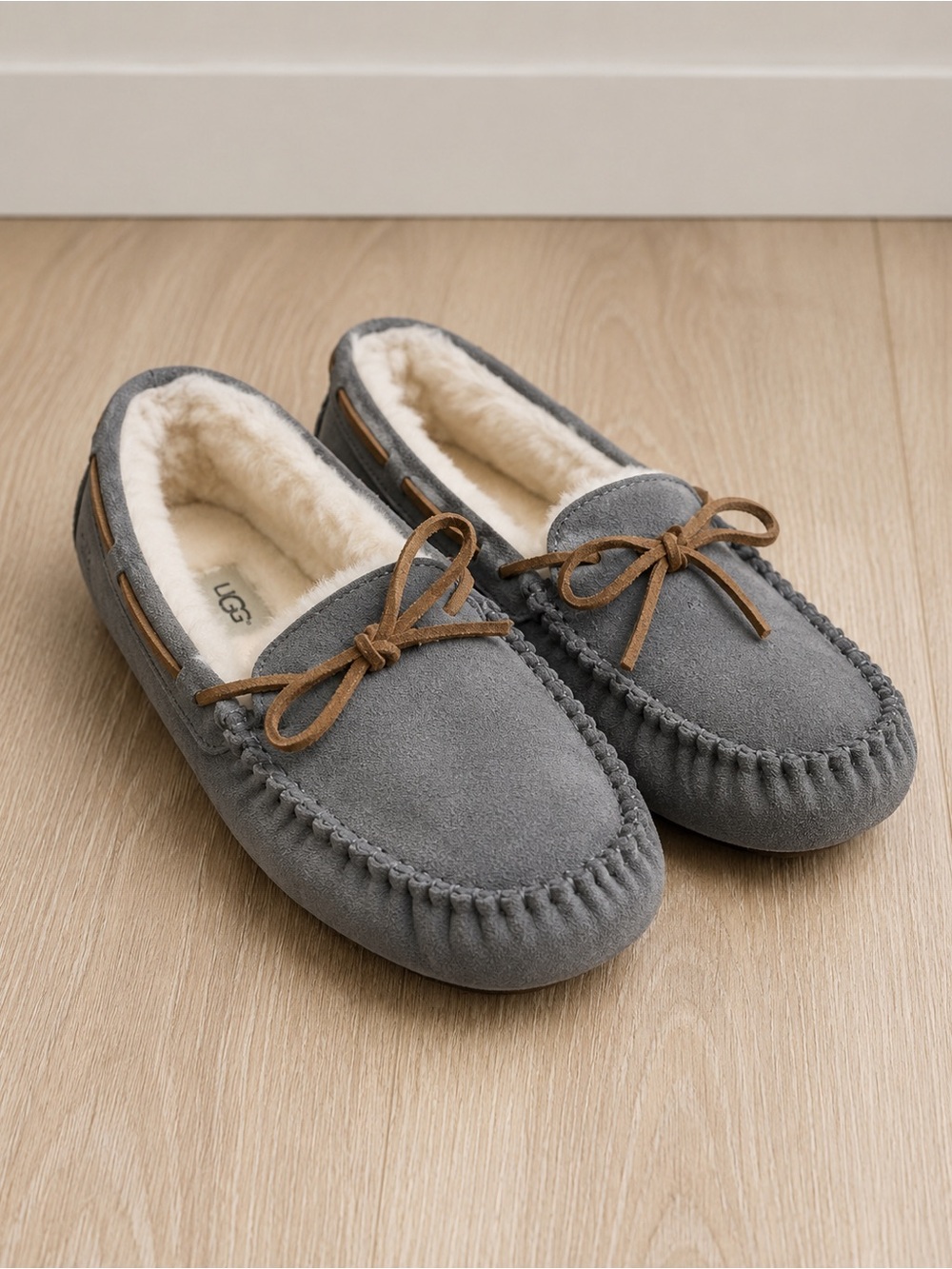 UGG Dakota Moccasin Suede Sheepskin Lined Grey 7 Slipper